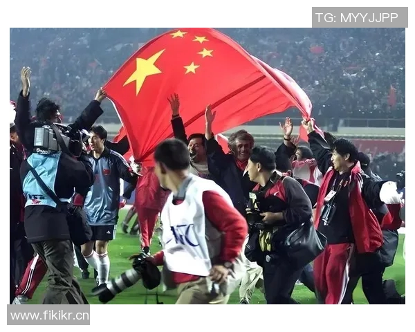 广州足球队状态变革引发热议球迷期待新篇章的崛起与挑战