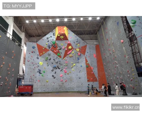 成都攀岩队与武汉攀岩队实力对比赛后分析与总结